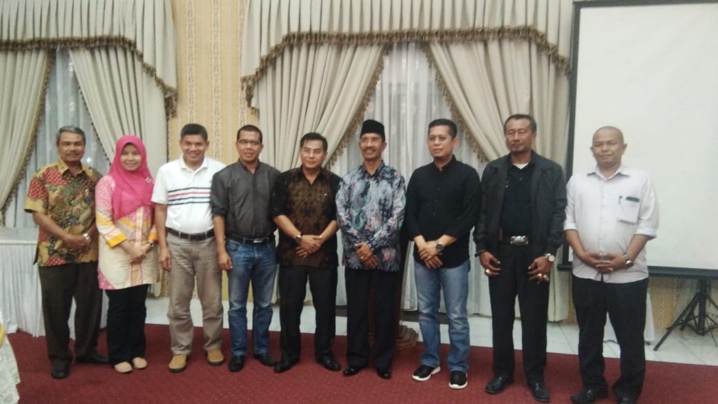 Bupati Yusuf Lubis didampingi Wabup Atos Pratama bersama Direktur PNP Surfa Yondri dan rombongan